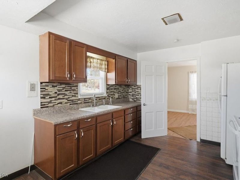 1188 Hardesty Boulevard, Akron, OH 44320 Photo 18