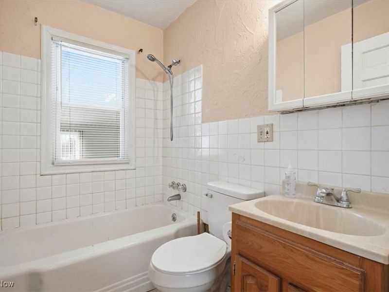 1188 Hardesty Boulevard, Akron, OH 44320 Photo 26