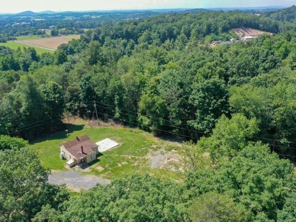 10039 JESS AREY LN, DAYTON, VA 22821