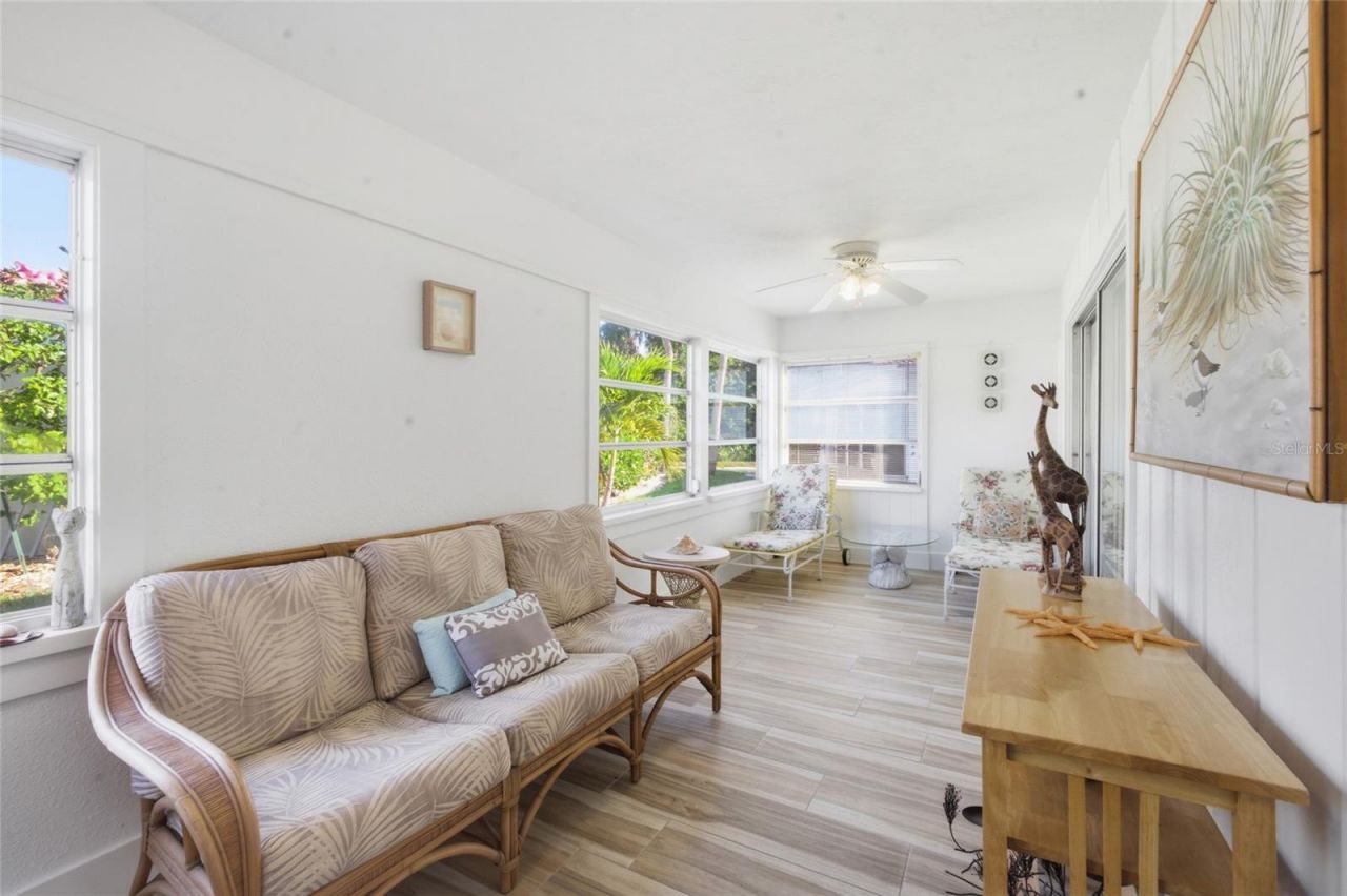 165 Vista Hermosa Circle, Unit 24A, Sarasota, FL 34242 Photo