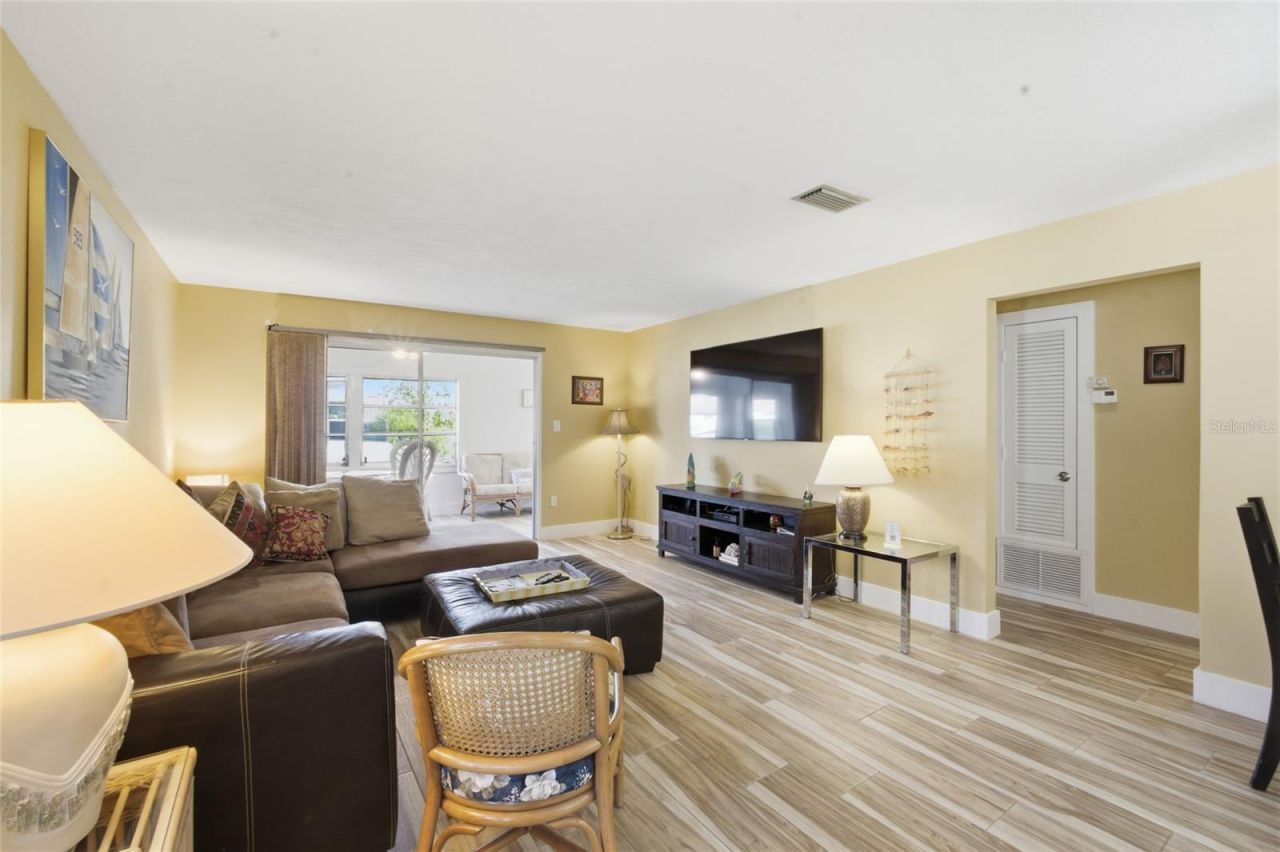 165 Vista Hermosa Circle, Unit 24A, Sarasota, FL 34242 Photo