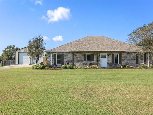 8026 Lake St Street, Lake Charles, LA 70605