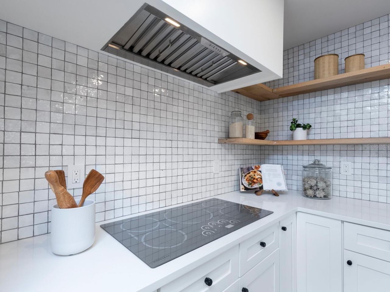 749 Tropical Circle, Sarasota, FL 34242 Photo