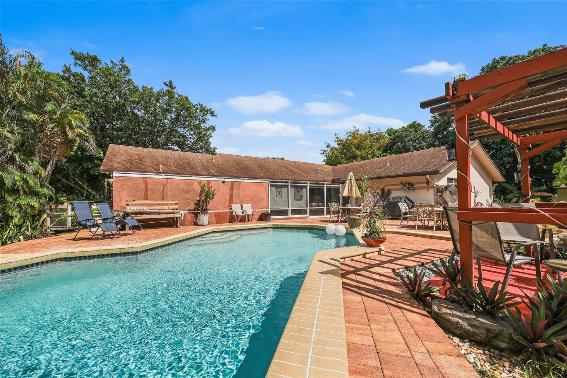 9700 NW 28th St, Hollywood, FL 33024 Photo