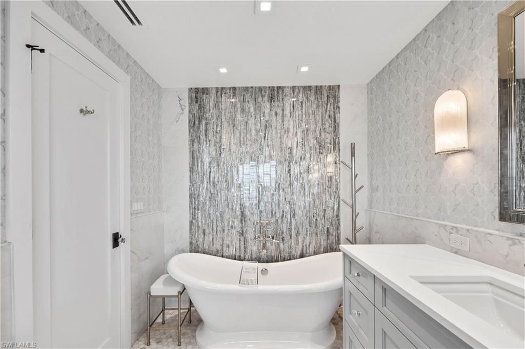 4000 Gulf Shore Blvd N, Unit 500, Naples, FL 34103 Photo