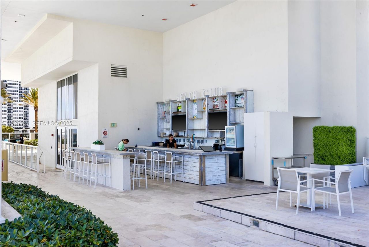 1830 S Ocean Dr, Unit 2808, Hallandale Beach, FL 33009 Photo