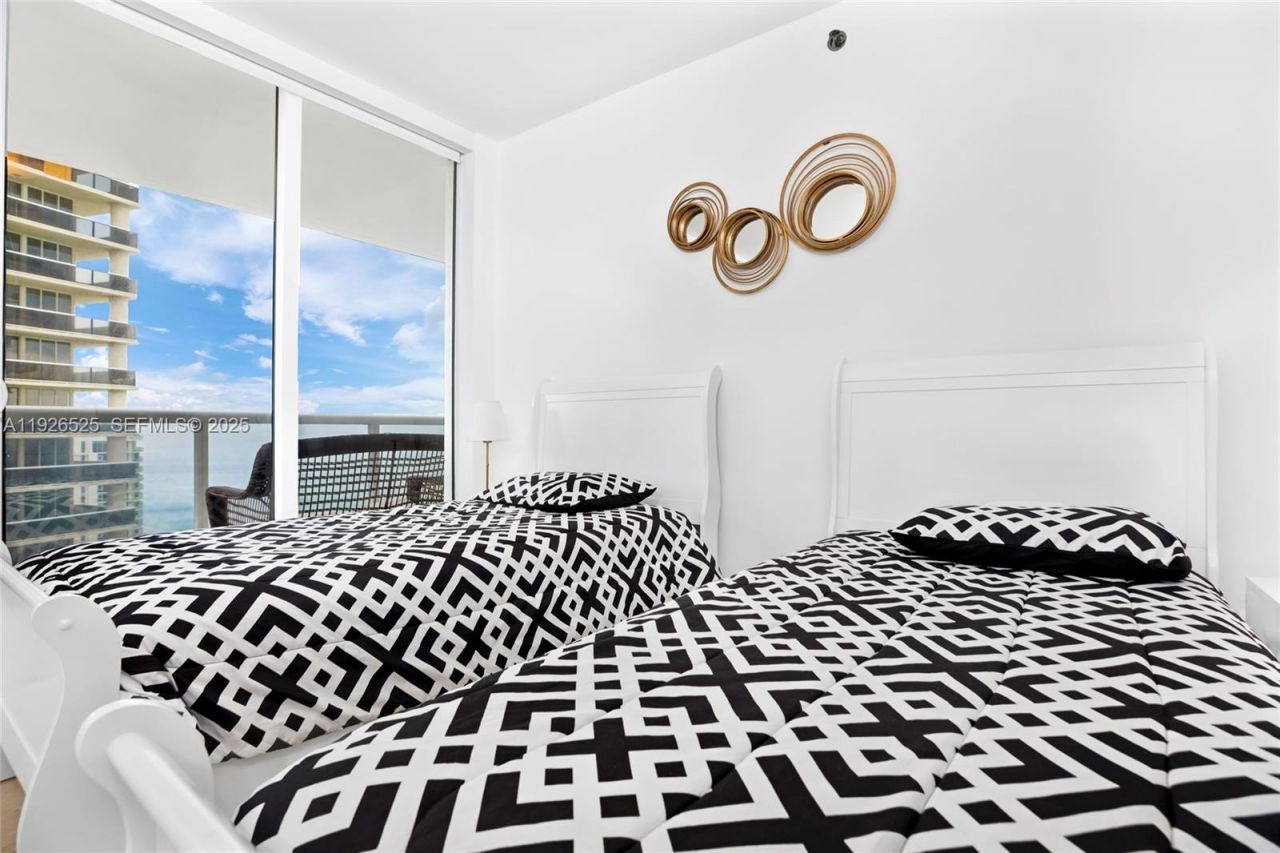 1830 S Ocean Dr, Unit 2808, Hallandale Beach, FL 33009 Photo