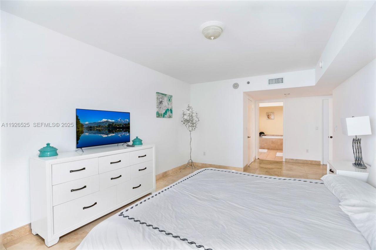 1830 S Ocean Dr, Unit 2808, Hallandale Beach, FL 33009 Photo