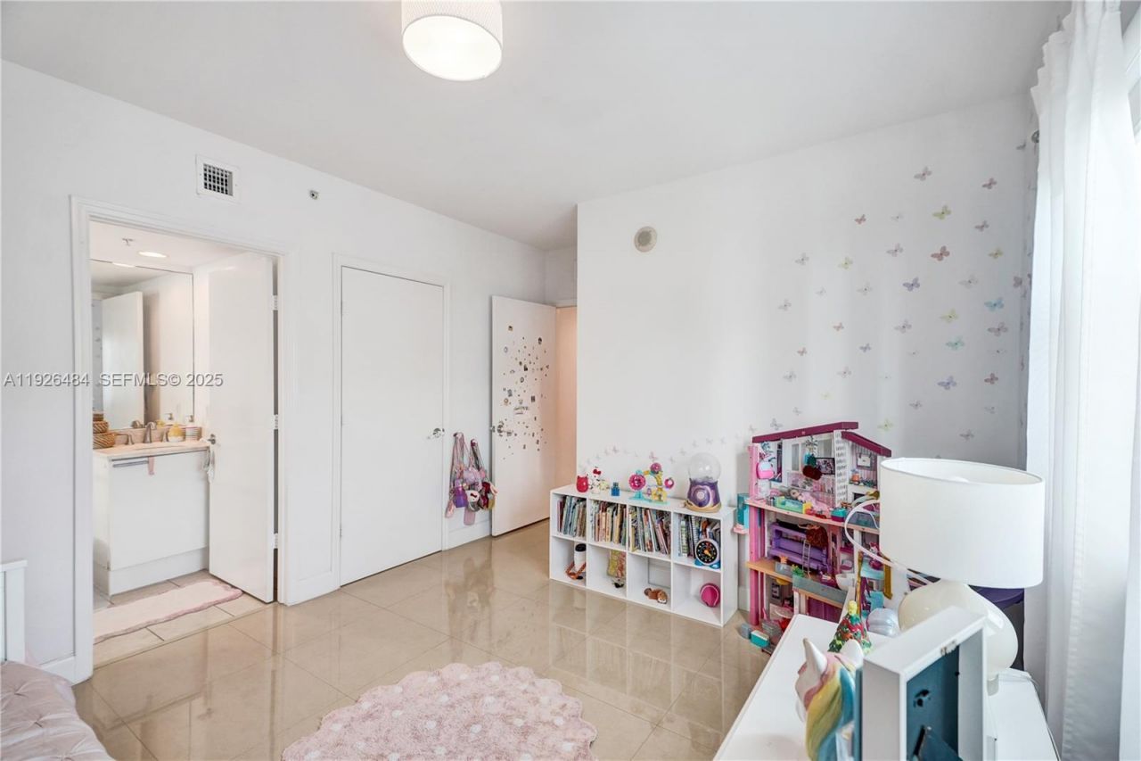 14951 Royal Oaks Ln, Unit 401, North Miami, FL 33181 Photo