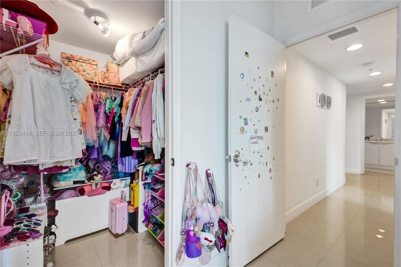 14951 Royal Oaks Ln, Unit 401, North Miami, FL 33181 Photo