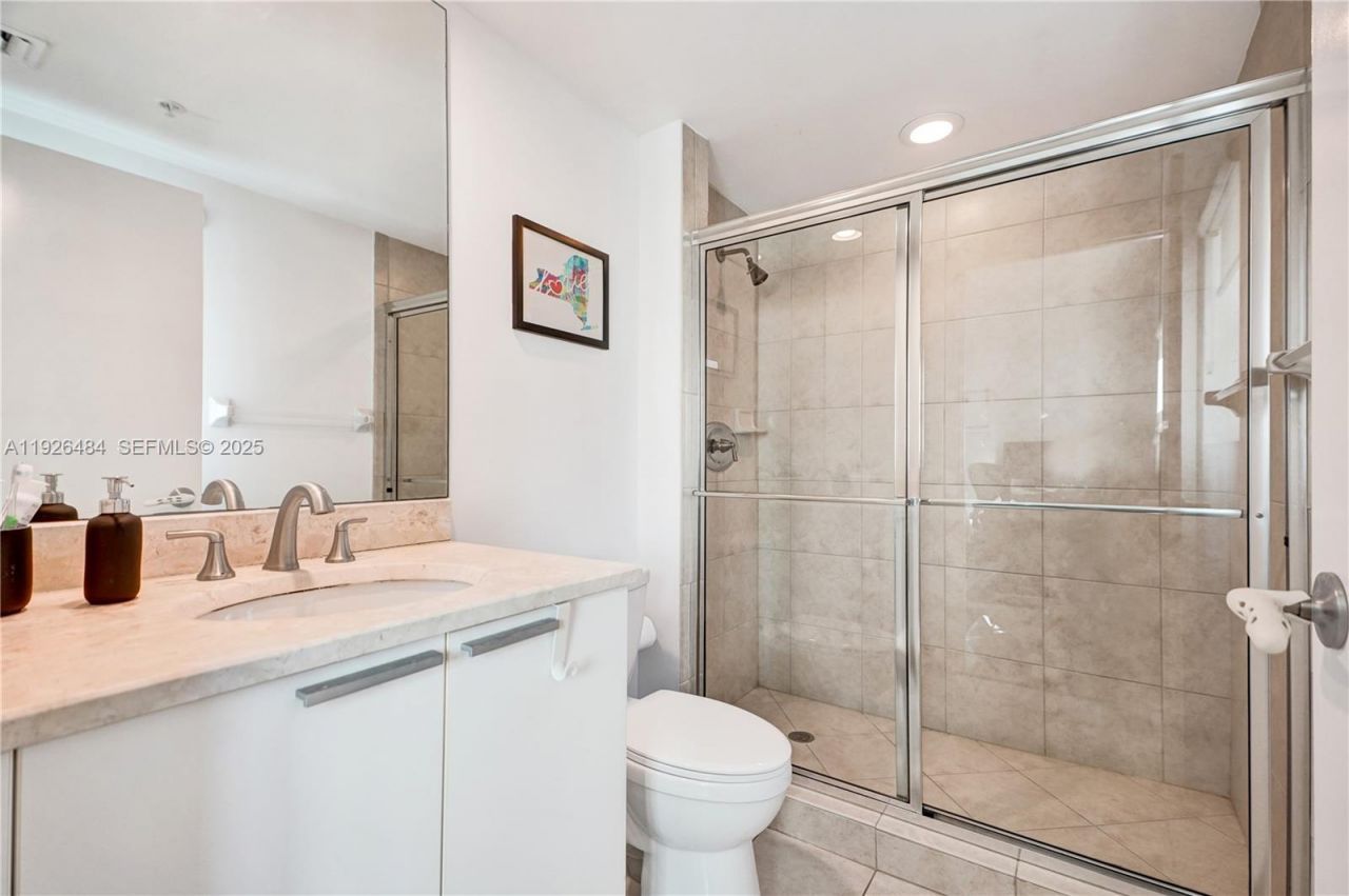 14951 Royal Oaks Ln, Unit 401, North Miami, FL 33181 Photo