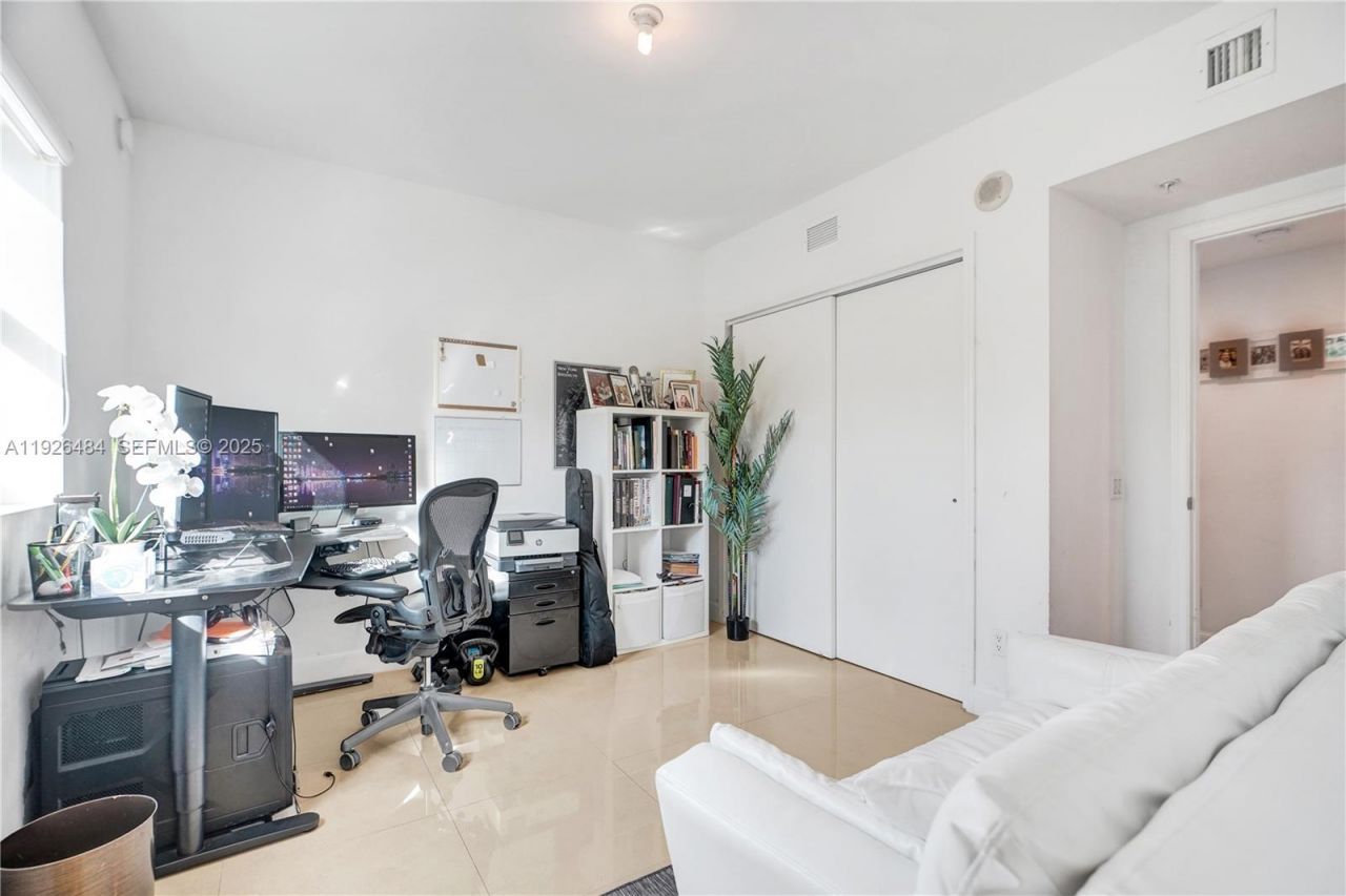 14951 Royal Oaks Ln, Unit 401, North Miami, FL 33181 Photo