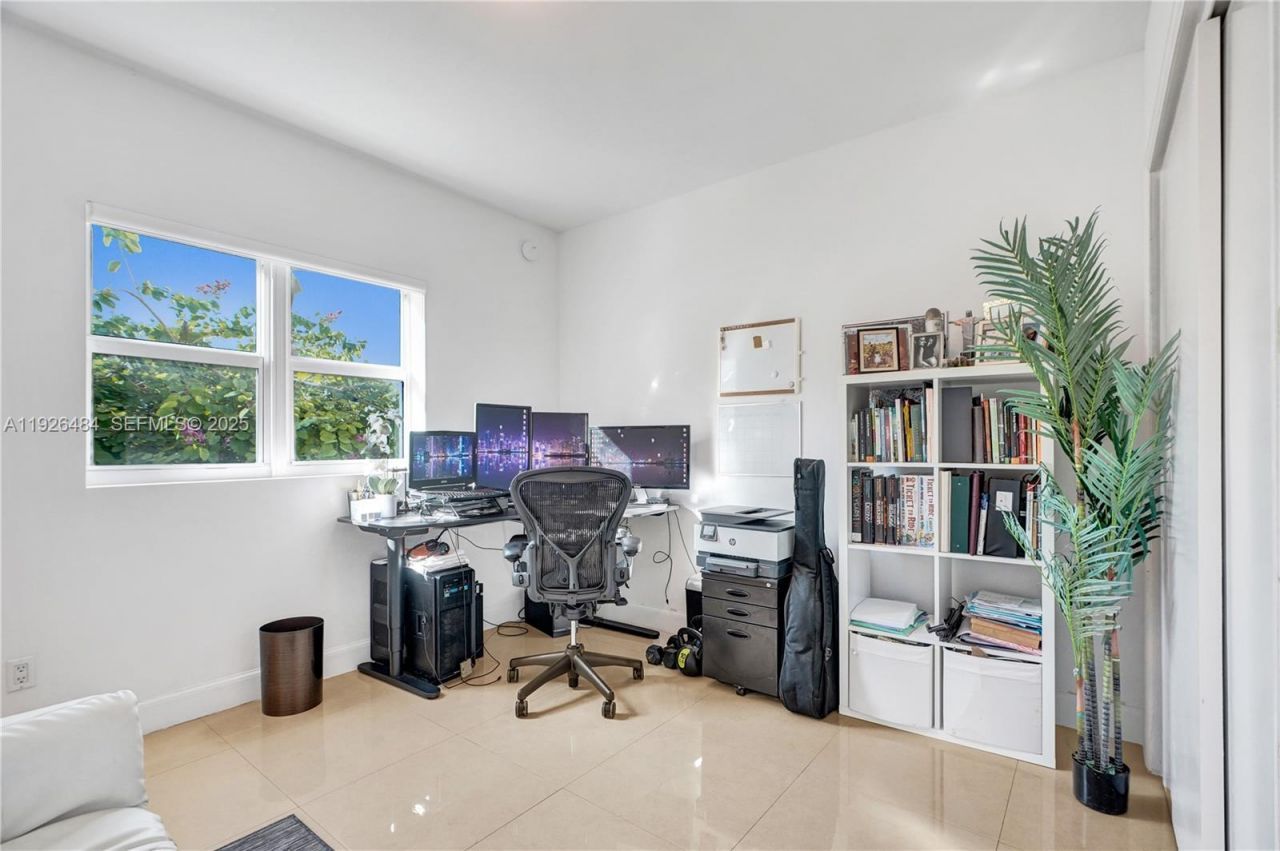 14951 Royal Oaks Ln, Unit 401, North Miami, FL 33181 Photo