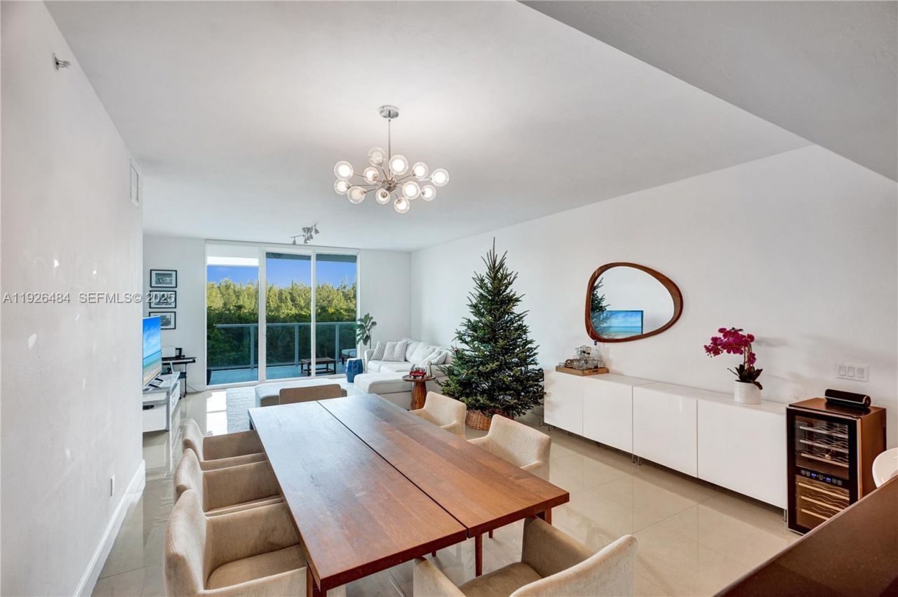 14951 Royal Oaks Ln, Unit 401, North Miami, FL 33181 Photo