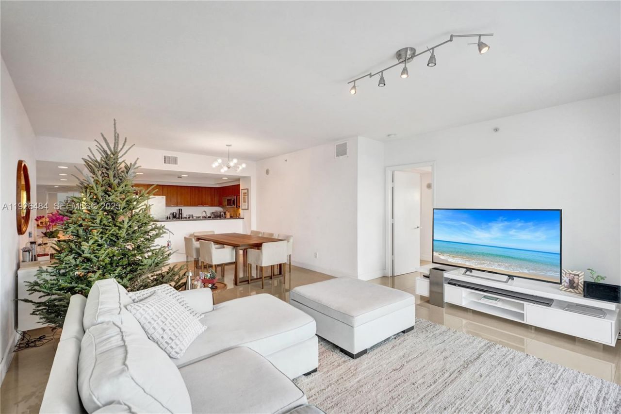 14951 Royal Oaks Ln, Unit 401, North Miami, FL 33181 Photo