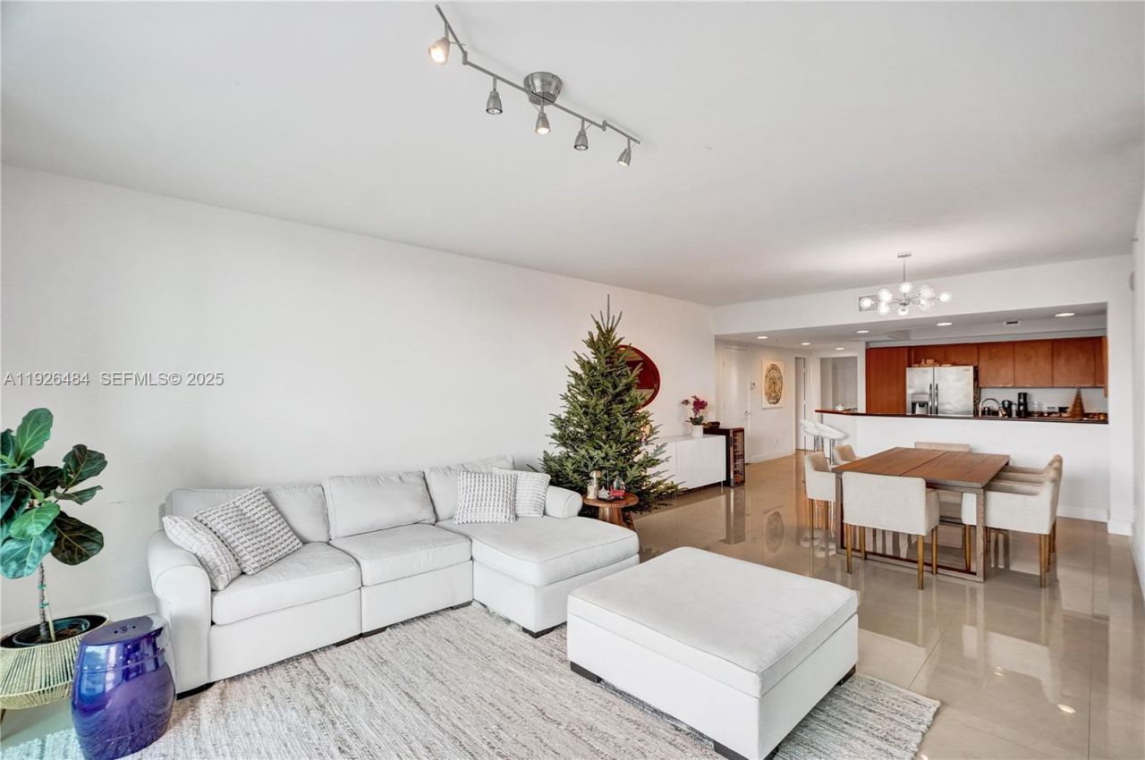 14951 Royal Oaks Ln, Unit 401, North Miami, FL 33181 Photo