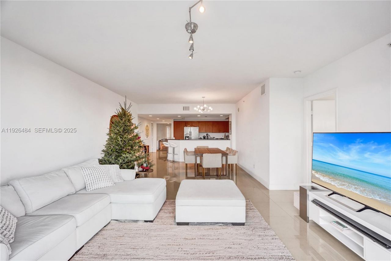 14951 Royal Oaks Ln, Unit 401, North Miami, FL 33181 Photo