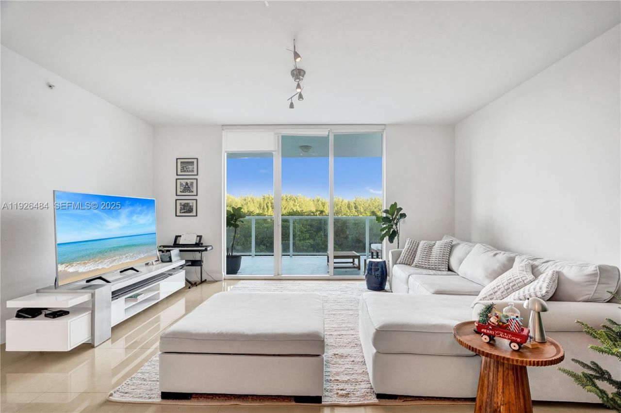 14951 Royal Oaks Ln, Unit 401, North Miami, FL 33181 Photo