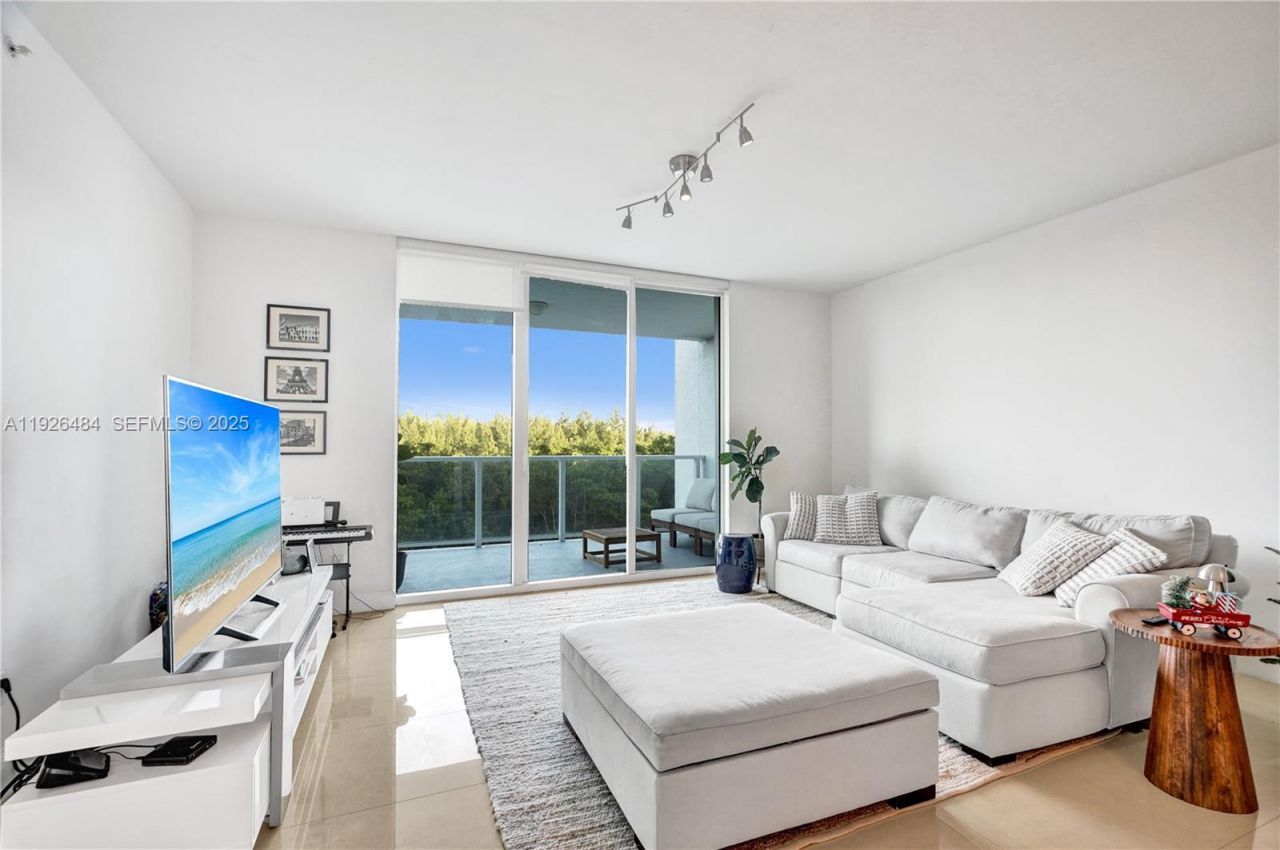 14951 Royal Oaks Ln, Unit 401, North Miami, FL 33181 Photo