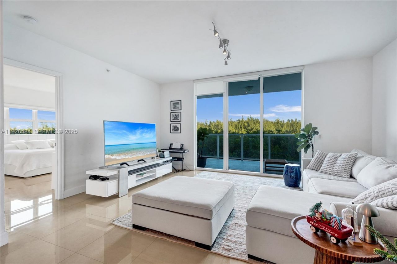 14951 Royal Oaks Ln, Unit 401, North Miami, FL 33181 Photo