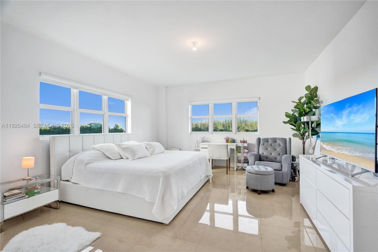 14951 Royal Oaks Ln, Unit 401, North Miami, FL 33181 Photo