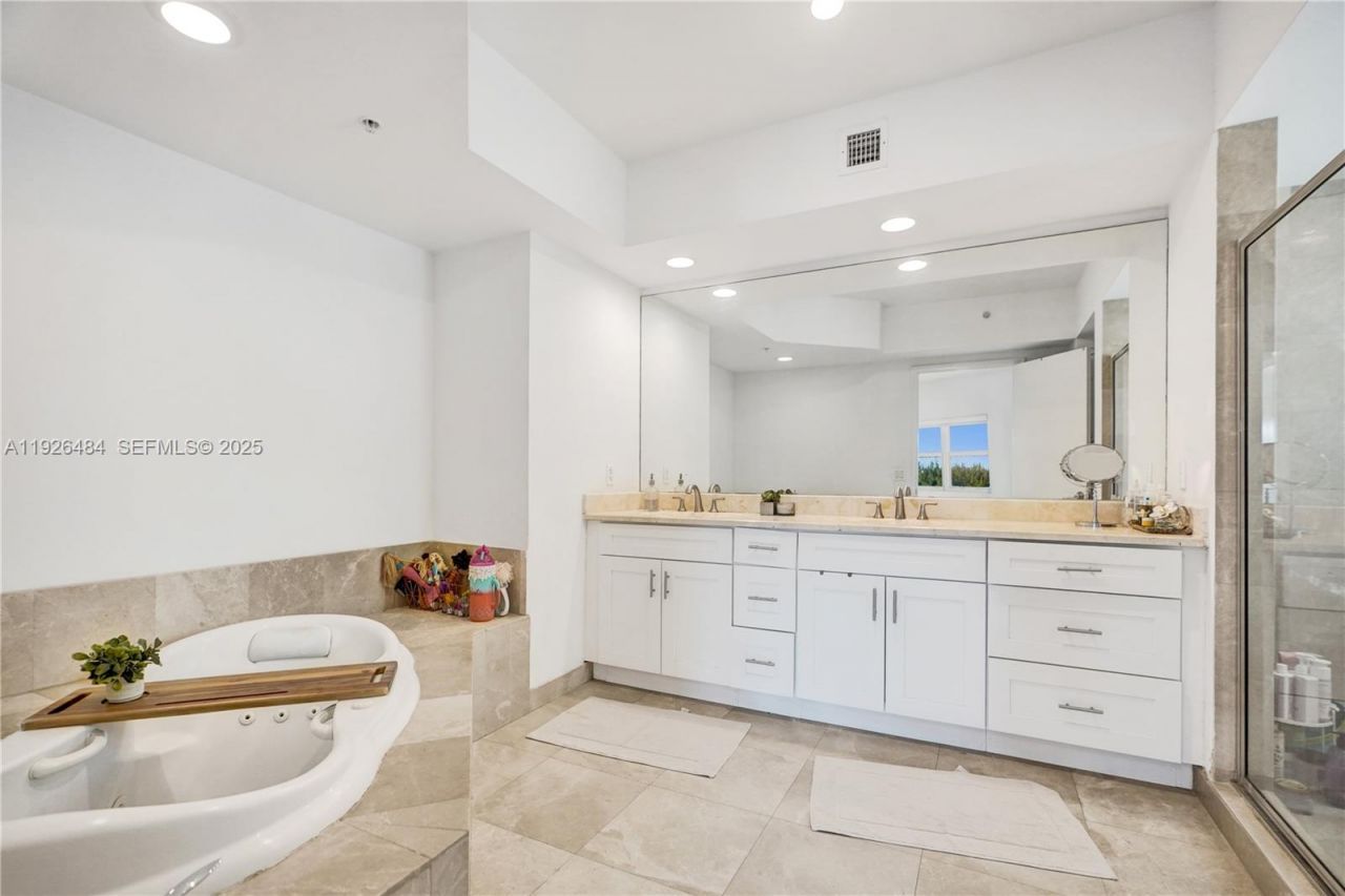 14951 Royal Oaks Ln, Unit 401, North Miami, FL 33181 Photo