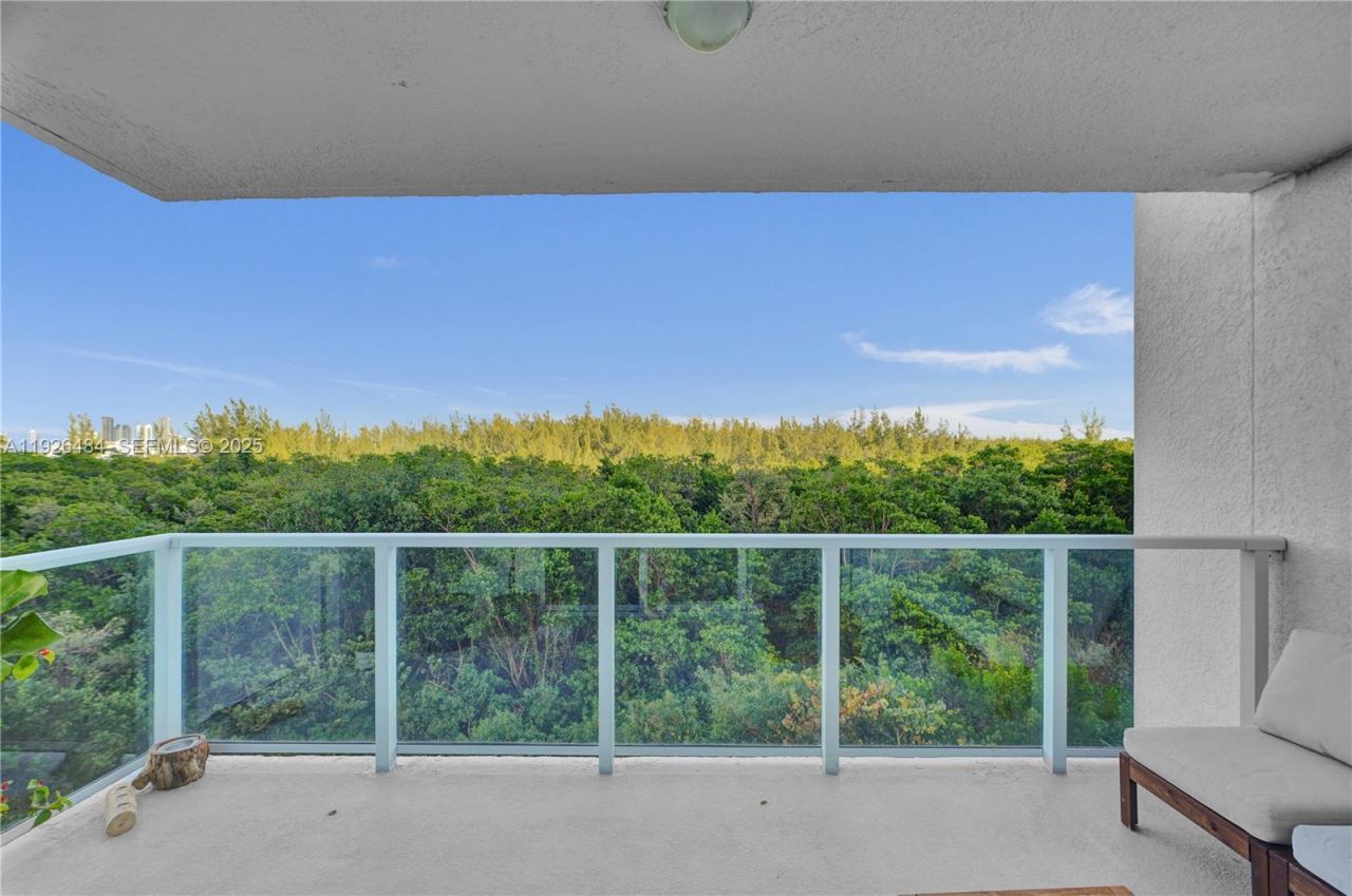 14951 Royal Oaks Ln, Unit 401, North Miami, FL 33181 Photo