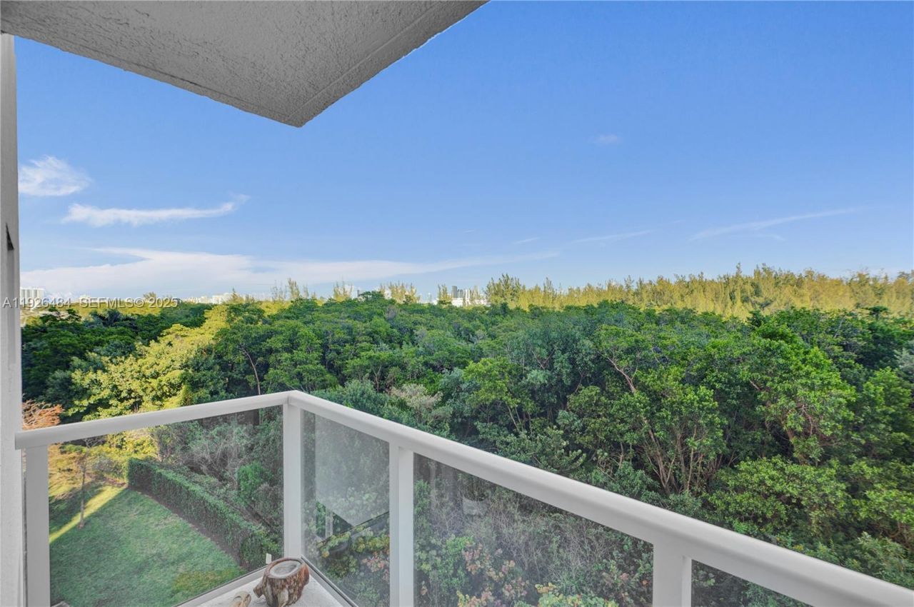 14951 Royal Oaks Ln, Unit 401, North Miami, FL 33181 Photo