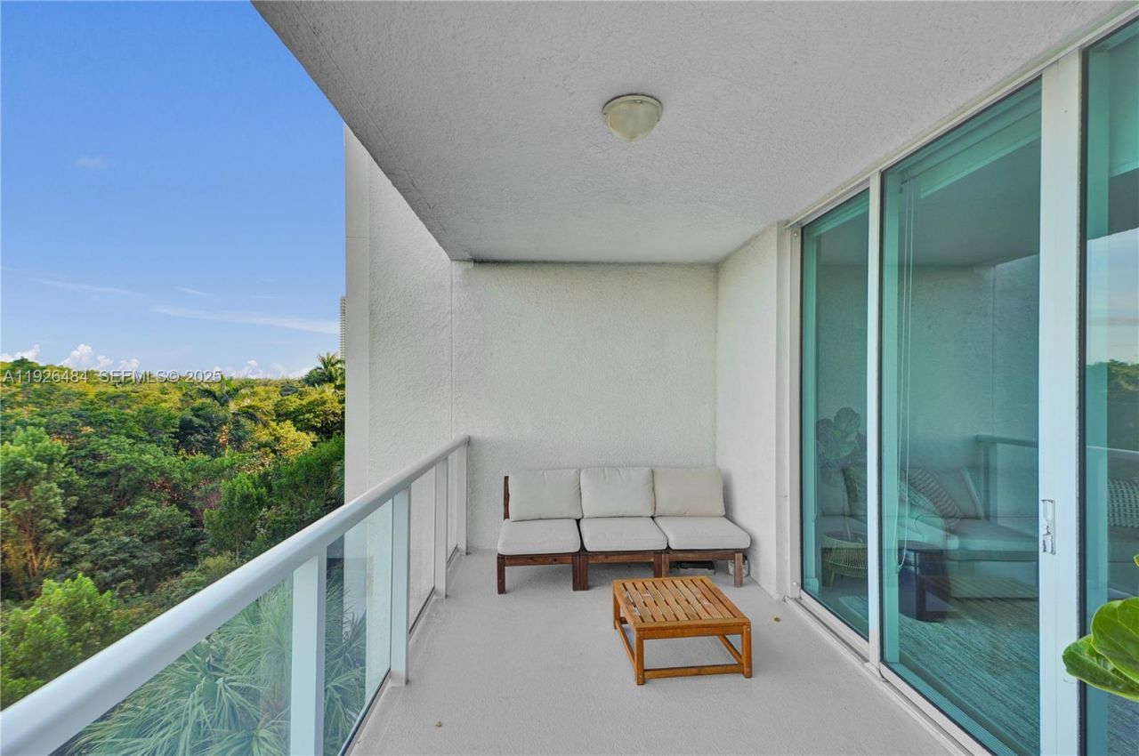 14951 Royal Oaks Ln, Unit 401, North Miami, FL 33181 Photo