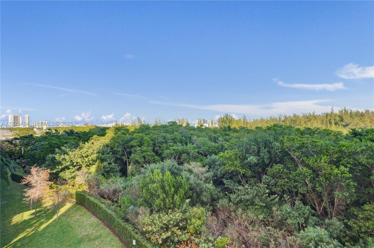 14951 Royal Oaks Ln, Unit 401, North Miami, FL 33181 Photo