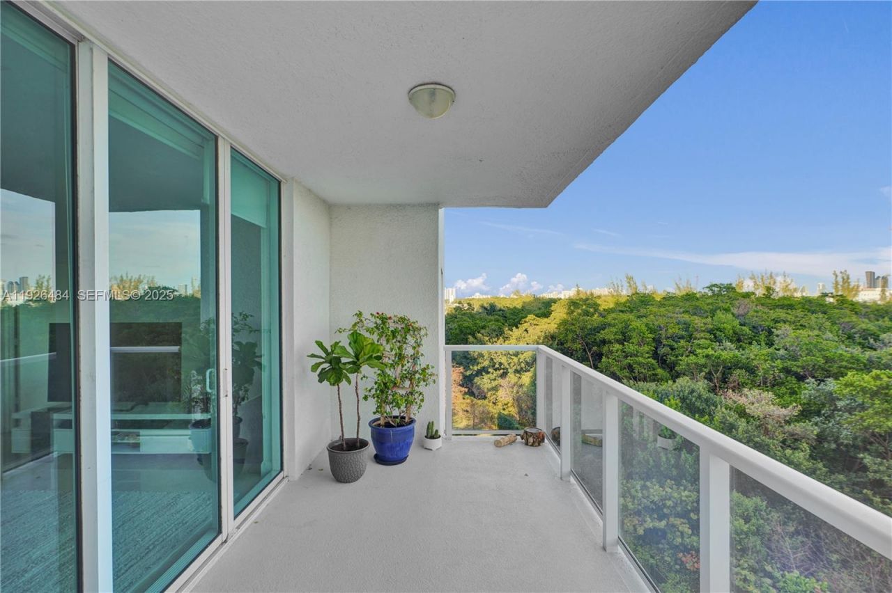 14951 Royal Oaks Ln, Unit 401, North Miami, FL 33181 Photo