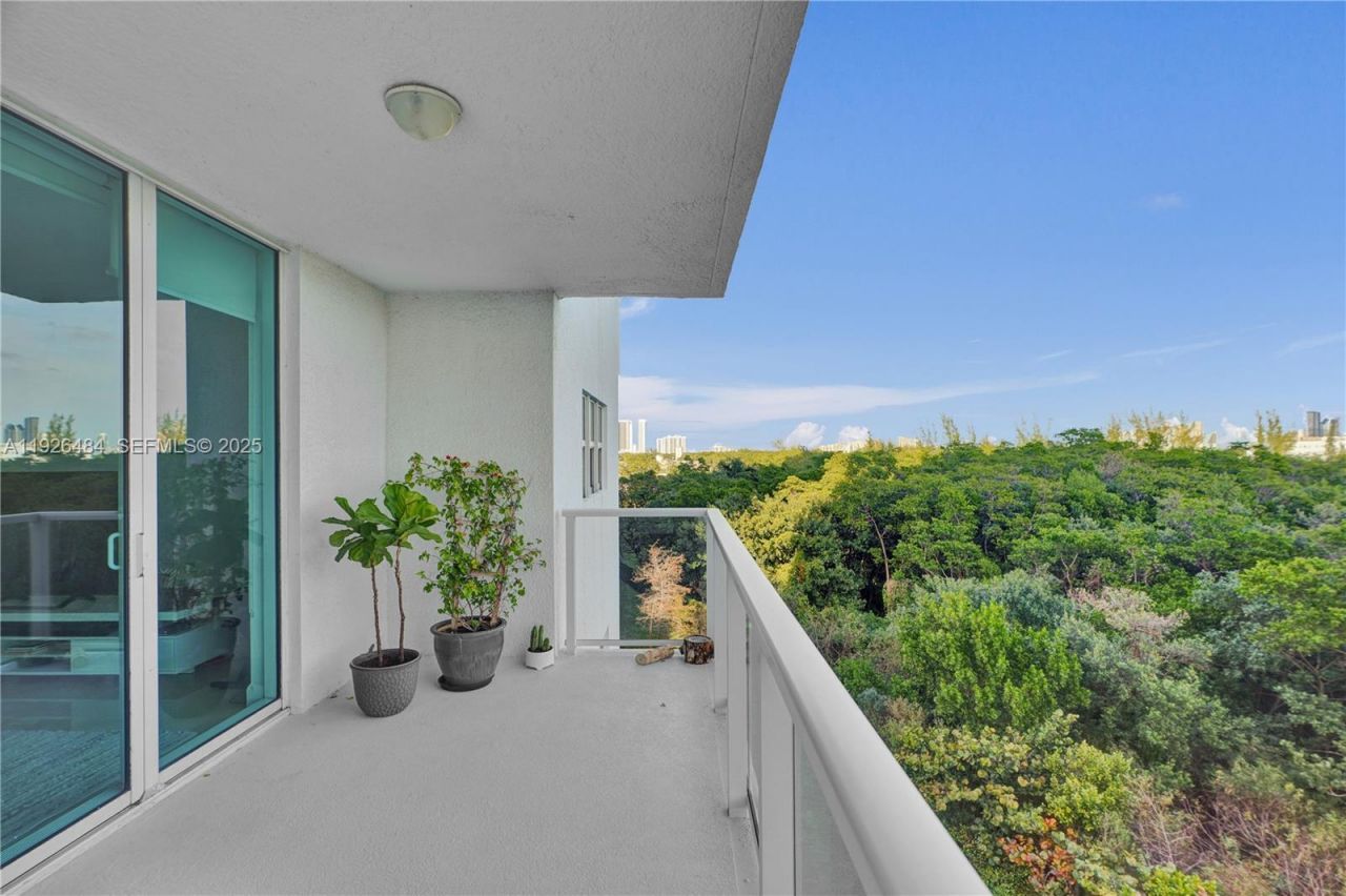 14951 Royal Oaks Ln, Unit 401, North Miami, FL 33181 Photo