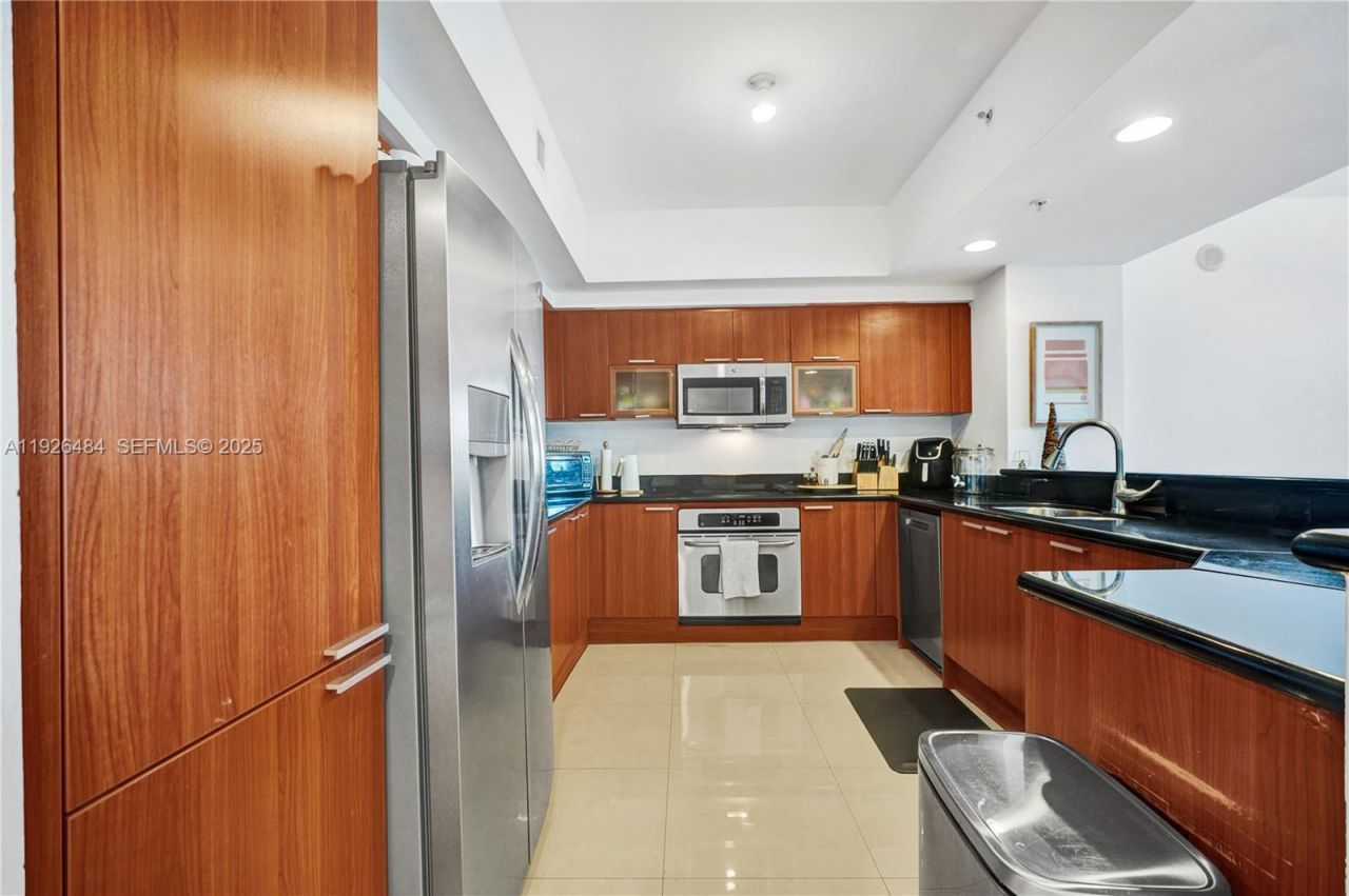 14951 Royal Oaks Ln, Unit 401, North Miami, FL 33181 Photo