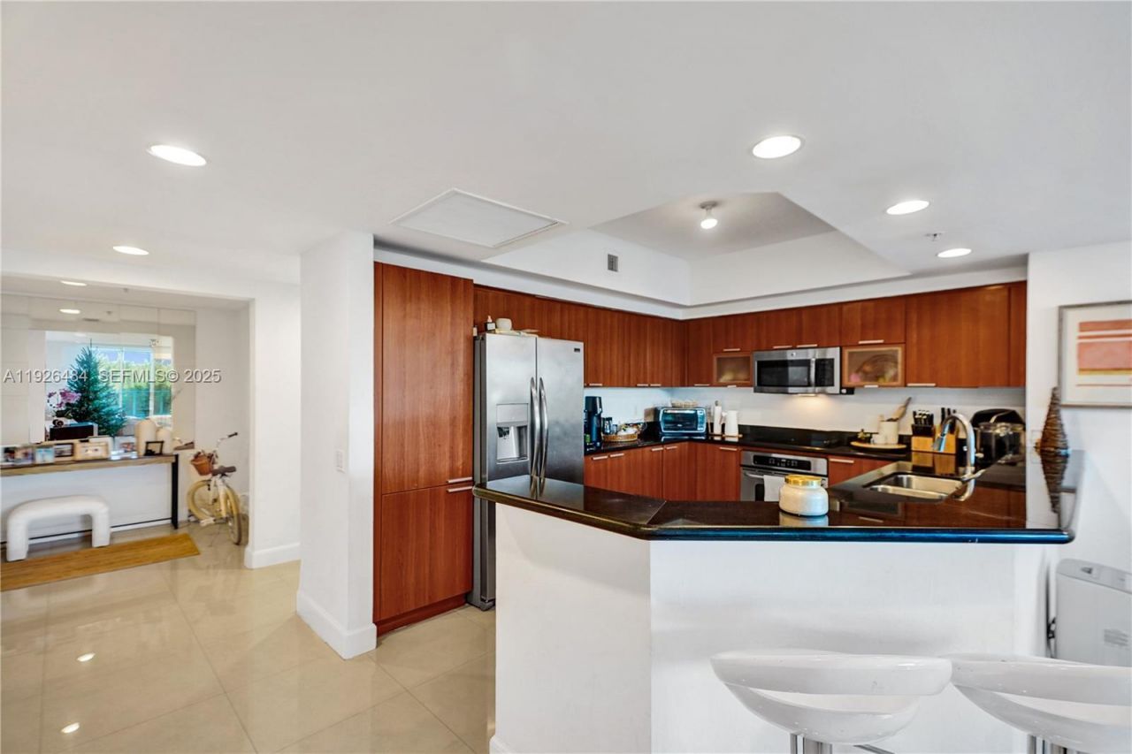 14951 Royal Oaks Ln, Unit 401, North Miami, FL 33181 Photo