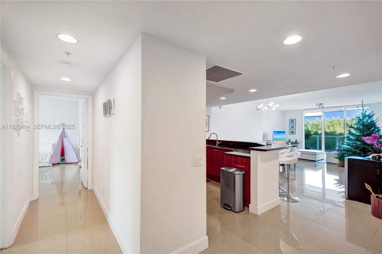 14951 Royal Oaks Ln, Unit 401, North Miami, FL 33181 Photo