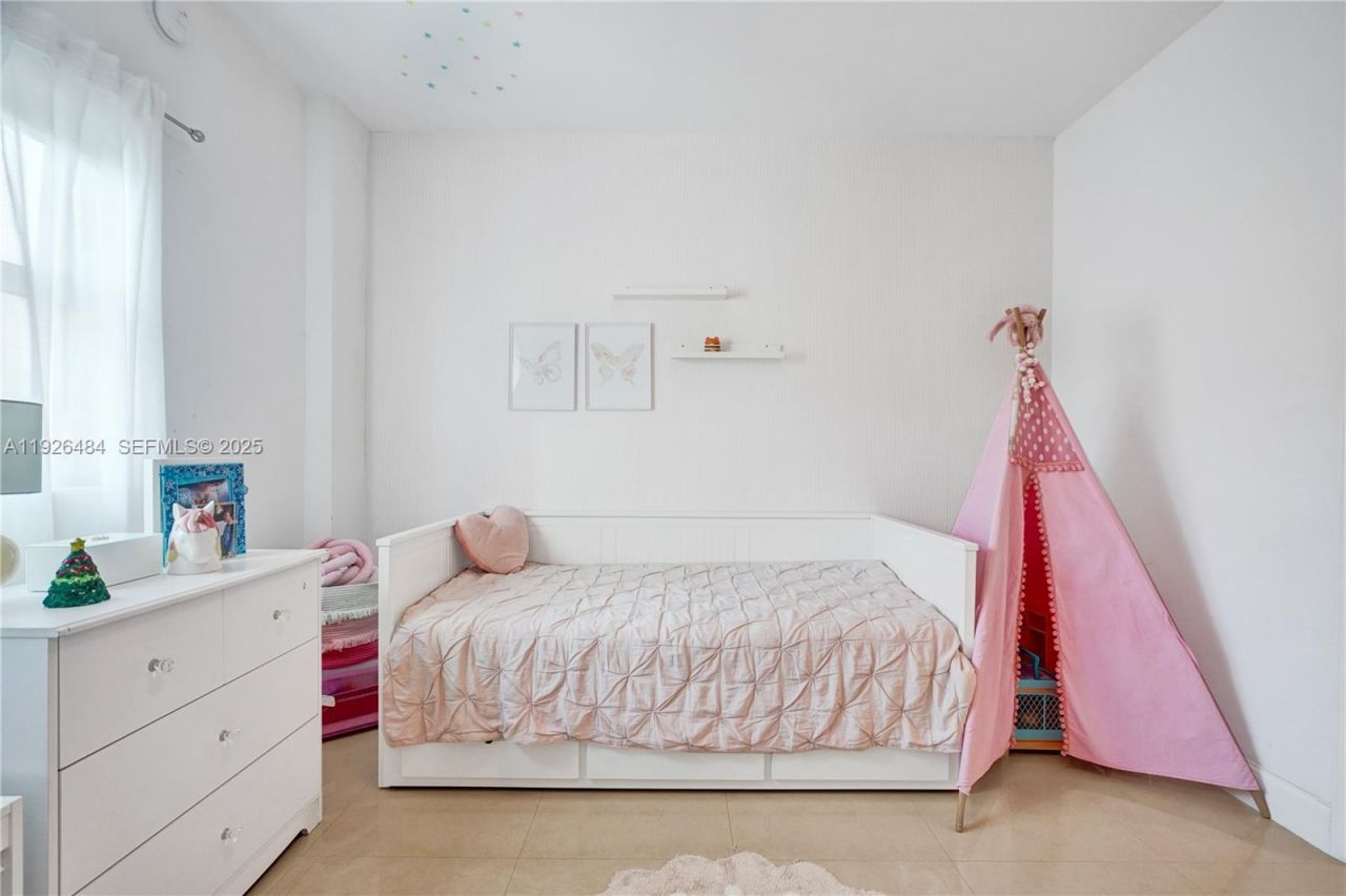 14951 Royal Oaks Ln, Unit 401, North Miami, FL 33181 Photo