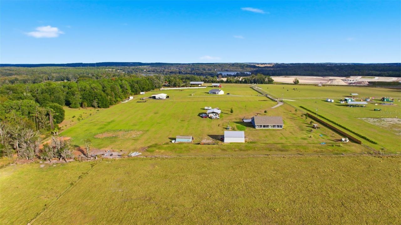 17165 Lake Iola Road, Dade City, FL 33523 Photo