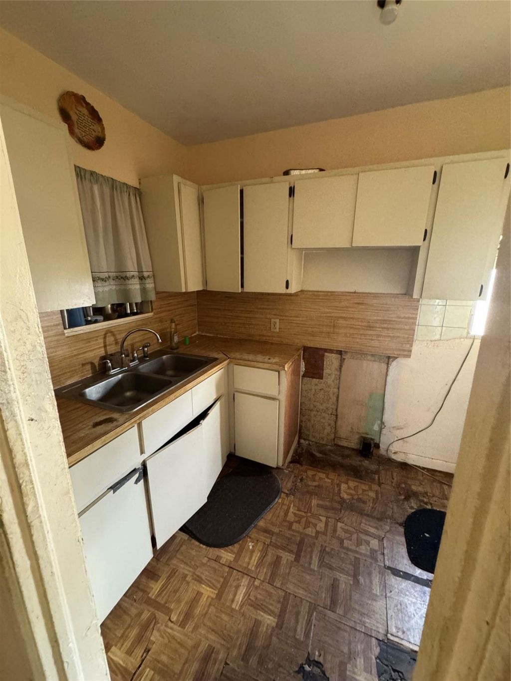 1300 NW 42nd Street, Miami, FL 33142 Photo