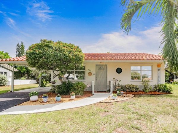 7002 NW 95th Ave, Tamarac, FL 33321