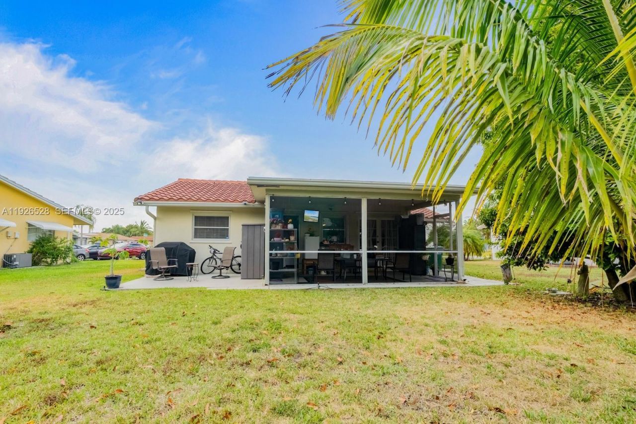 7002 NW 95th Ave, Tamarac, FL 33321 Photo