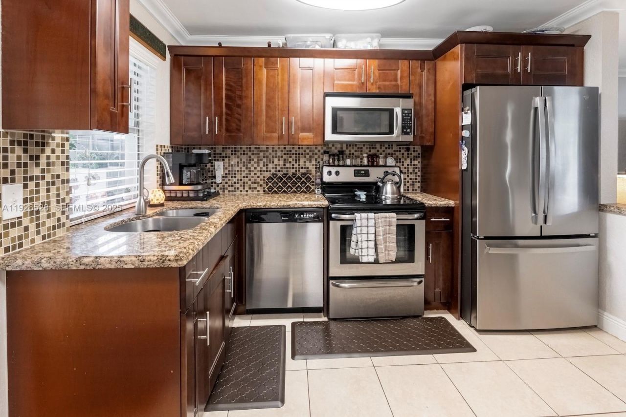 7002 NW 95th Ave, Tamarac, FL 33321 Photo