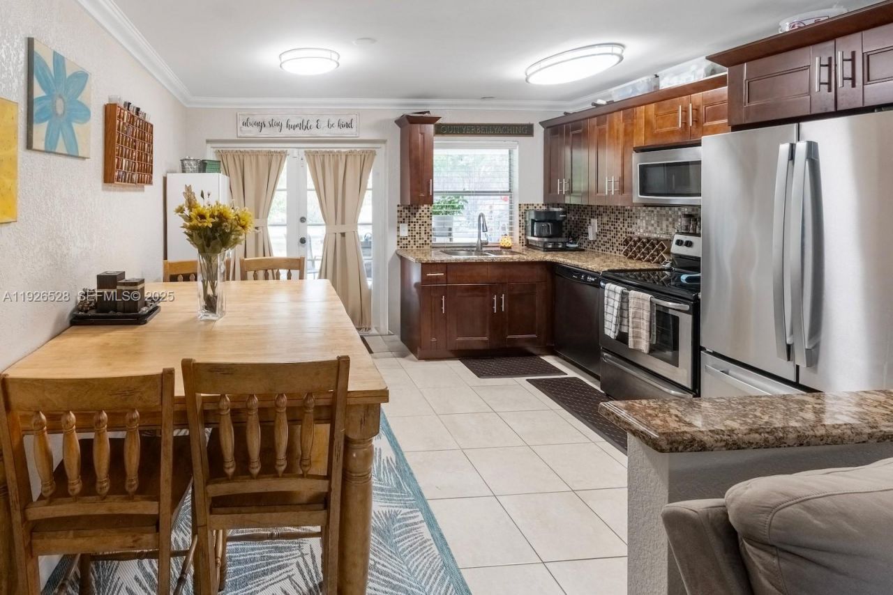 7002 NW 95th Ave, Tamarac, FL 33321 Photo