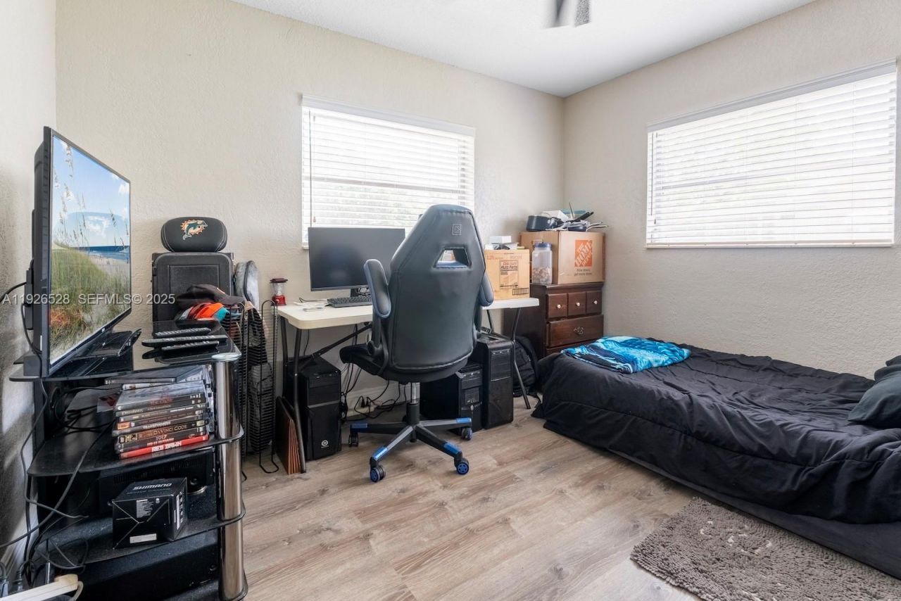 7002 NW 95th Ave, Tamarac, FL 33321 Photo