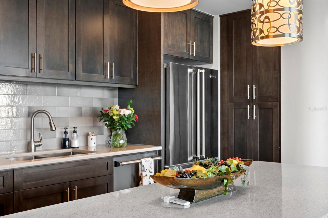 176 4th Avenue Ne, Unit 1002, Saint Petersburg, FL 33701 Photo