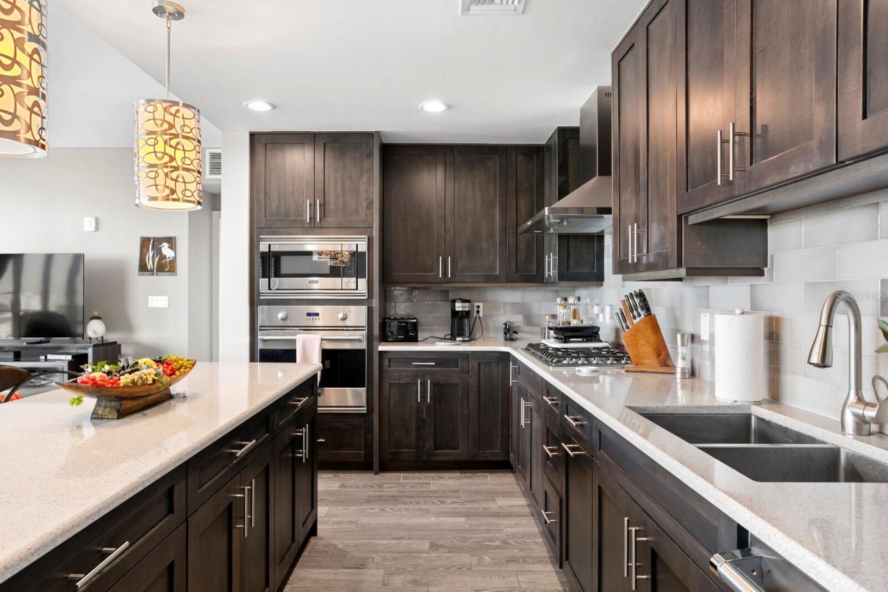 176 4th Avenue Ne, Unit 1002, Saint Petersburg, FL 33701 Photo