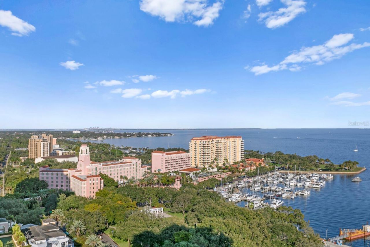 176 4th Avenue Ne, Unit 1002, Saint Petersburg, FL 33701 Photo