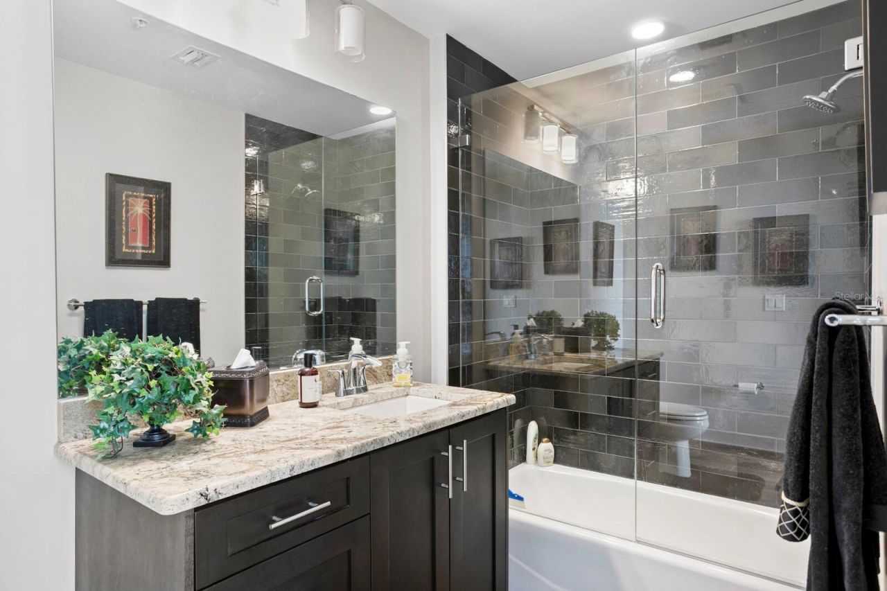 176 4th Avenue Ne, Unit 1002, Saint Petersburg, FL 33701 Photo