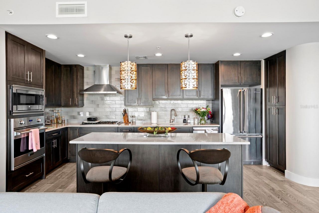 176 4th Avenue Ne, Unit 1002, Saint Petersburg, FL 33701 Photo