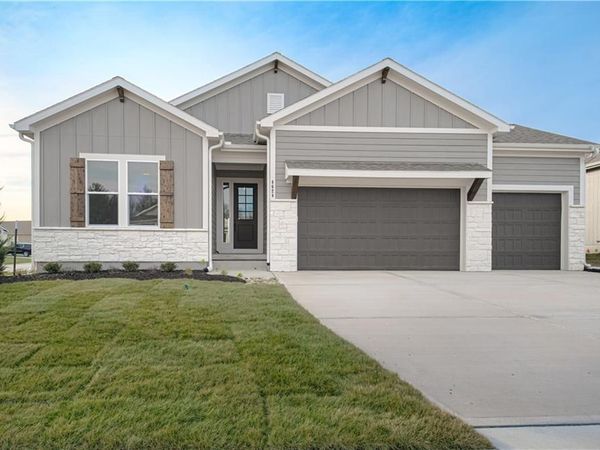 4628 SW Robinson Drive, Lee's Summit, MO 64083