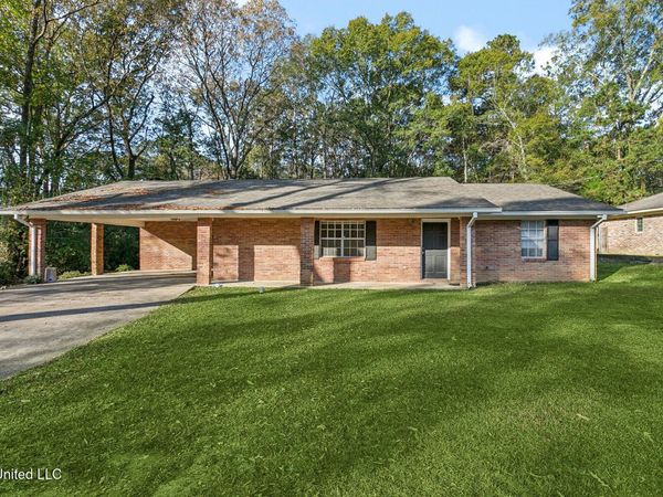 427 Lakeview Avenue, McComb, MS 39648